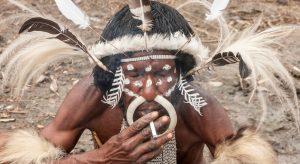 印尼部落人吸烟