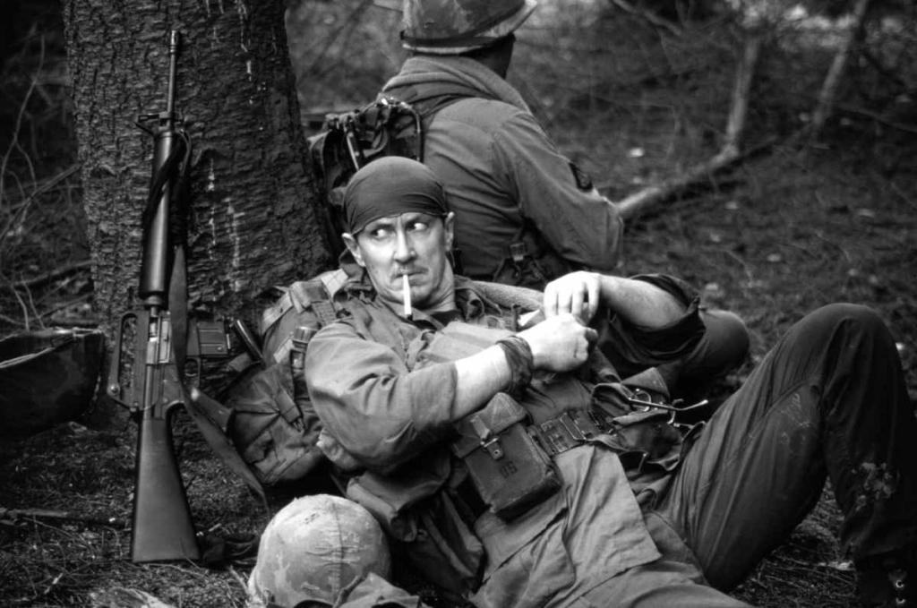 越战老兵与香烟的形象